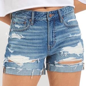 AMERICAN EAGLE TOMGIRL Hi-Rise Medium Wash Destructed Denim Cuffed Short, Sz 4